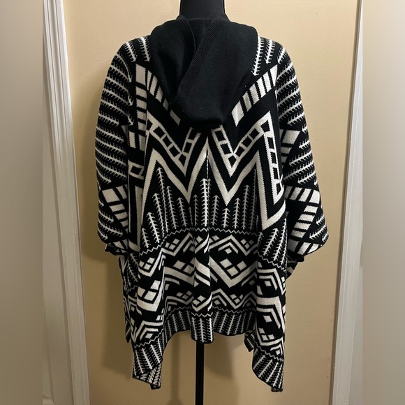 Express Hooded Boxy Oversized Sweater Poncho - Size Small - Color Black & White - Picture 4 of 7